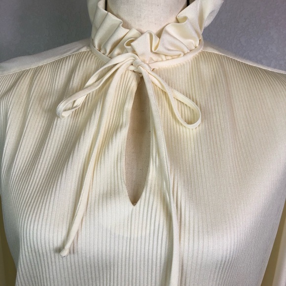 Vintage Ship’n Shore Ivory Blouse - Picture 2 of 8